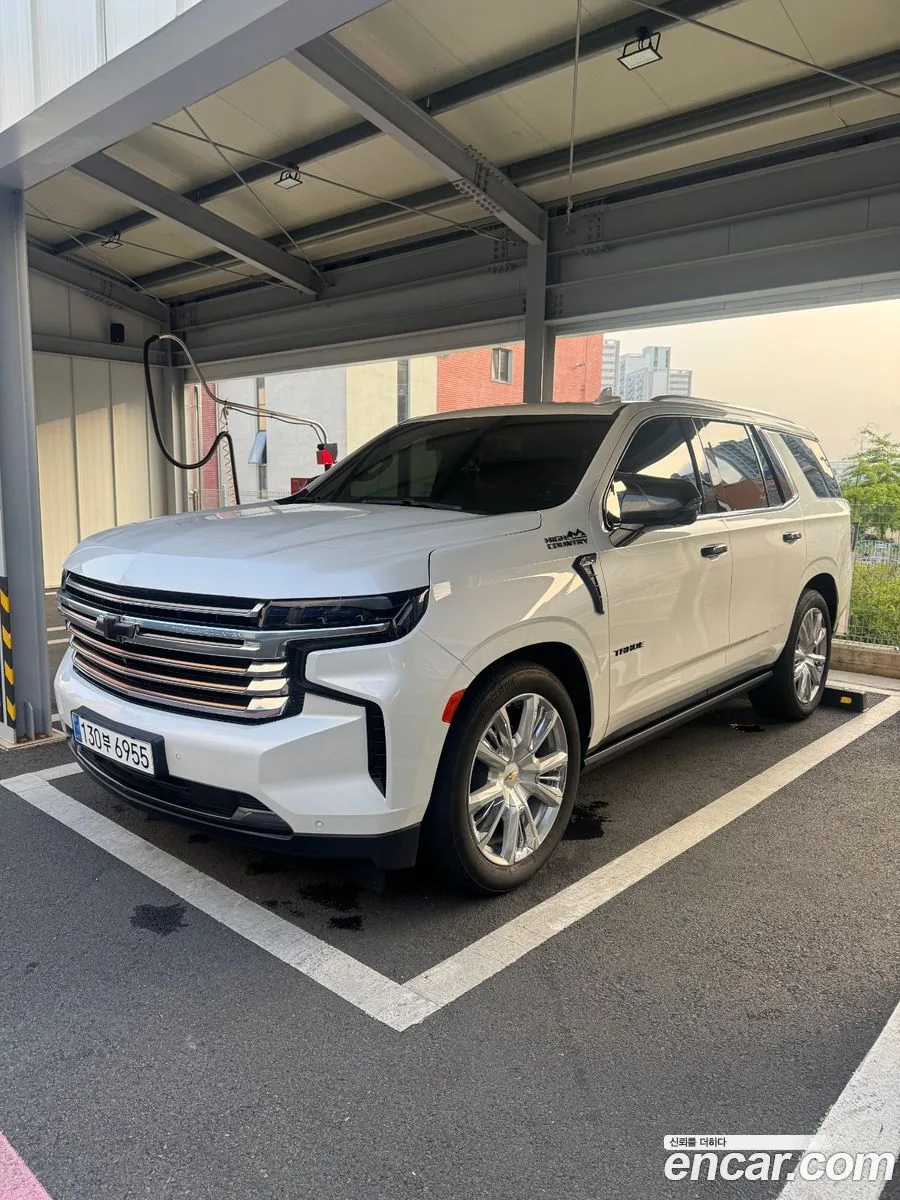 Chevrolet Tahoe 6.2 4WD 2023 — photo 1, buy with delivery to Moscow