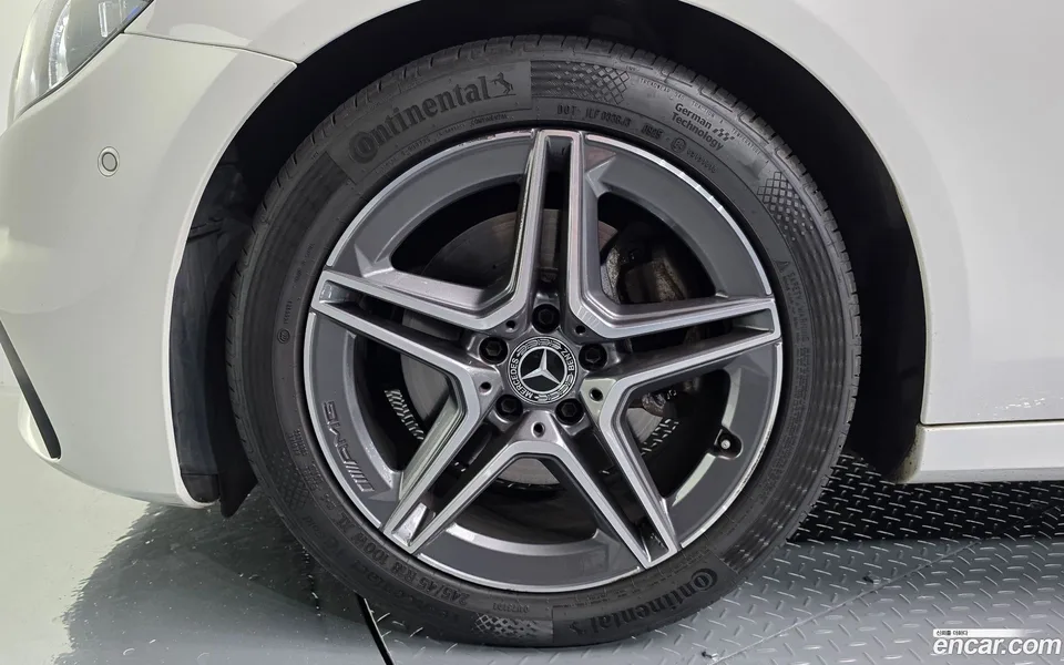Mercedes-Benz E-Class E250 AMG Line 2023 — thumbnail 2