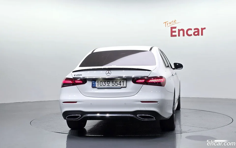 Mercedes-Benz E-Class E250 AMG Line 2023 — thumbnail 4