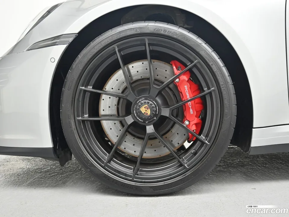 Porsche 911 (992) GTS 2025 — thumbnail 2