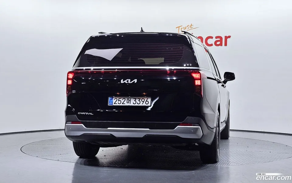 Kia Carnival 9 2024 — thumbnail 4