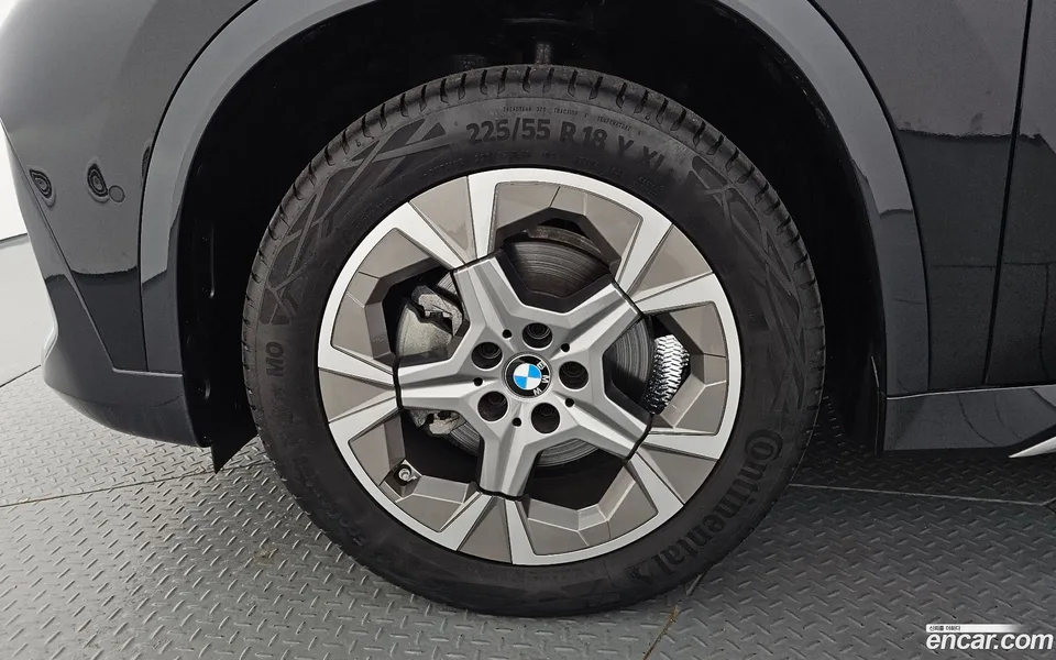 BMW X1 xDrive 20i xLine 2025 — thumbnail 5