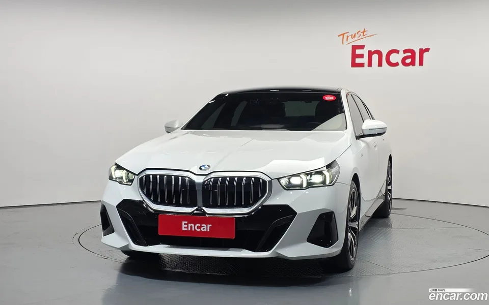 BMW 5 Series 530i xDrive M 2024 — thumbnail 3