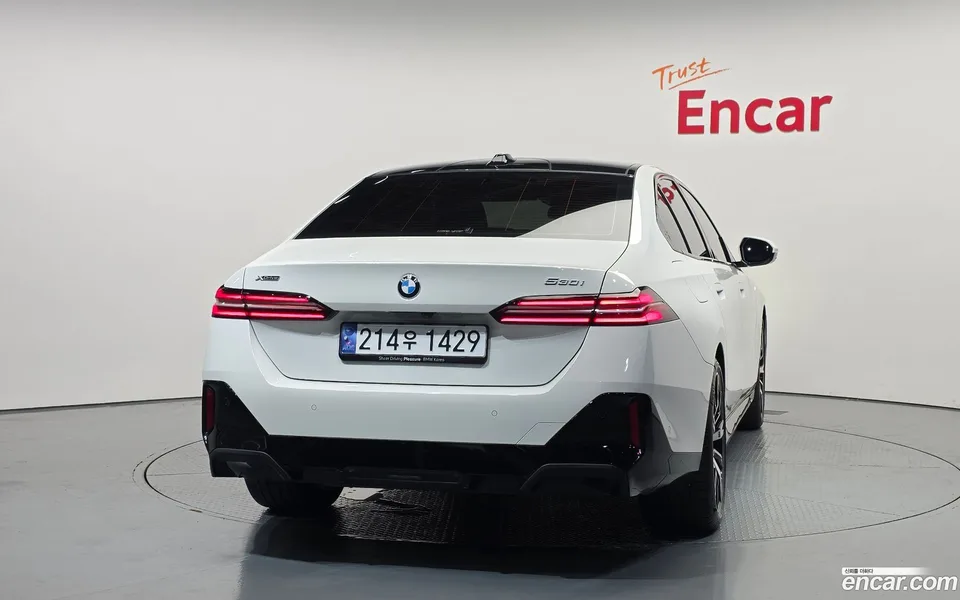 BMW 5 Series 530i xDrive M 2024 — thumbnail 4