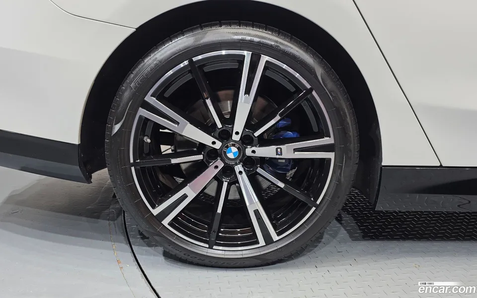 BMW 5 Series 530i xDrive M 2024 — thumbnail 5