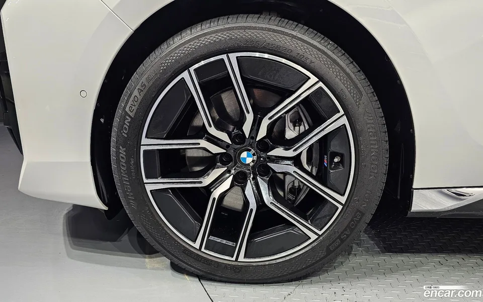 BMW 7 Series 740i sDrive M 2022 — thumbnail 2