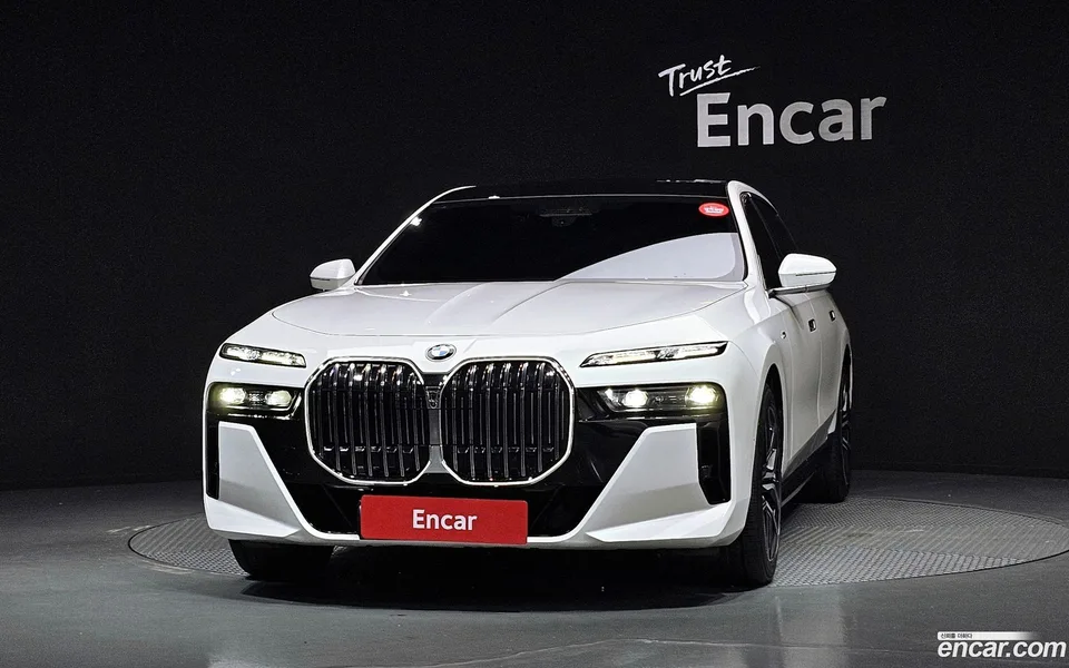 BMW 7 Series 740i sDrive M 2022 — thumbnail 3