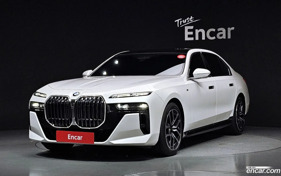 BMW 7 Series 740i sDrive M 2022 — photo 1, buy with delivery to Moscow