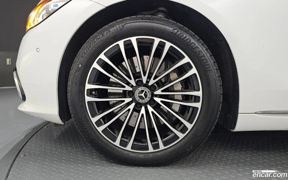 Mercedes-Benz S-Class S350 d 4MATIC 2025 — thumbnail 2