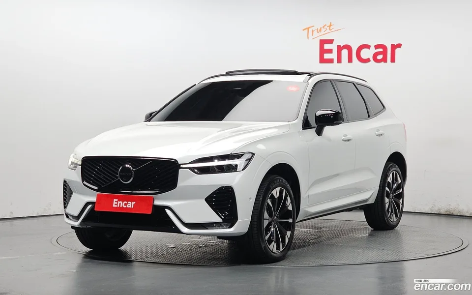 Volvo XC60 B5 2025 — photo 1, buy with delivery to Moscow