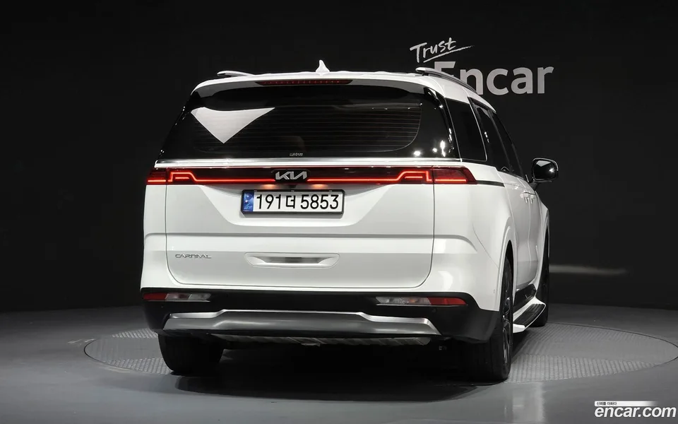 Kia Carnival 9 2023 — thumbnail 4