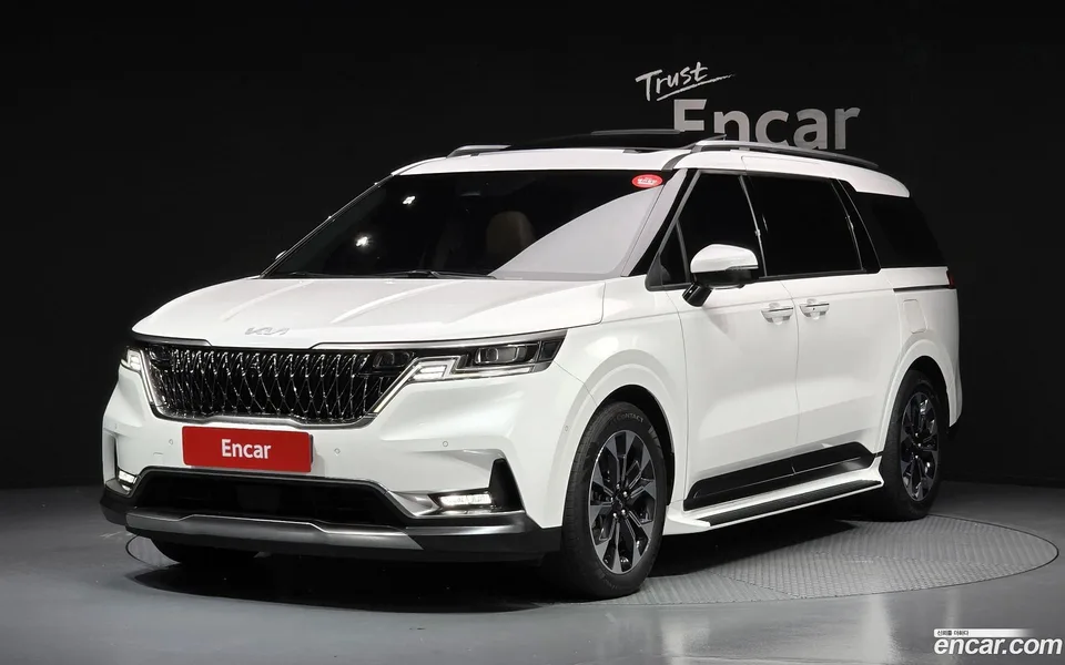 Kia Carnival 9 2023 — photo 1, buy with delivery to Moscow