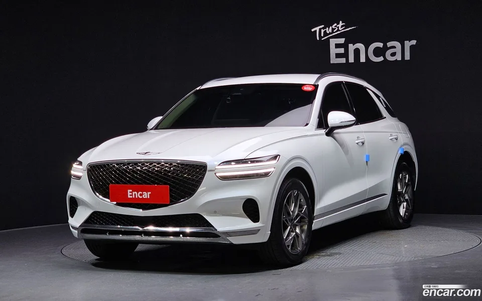 Genesis GV70 2.5T 2WD 2023 — photo 1, buy with delivery to Moscow