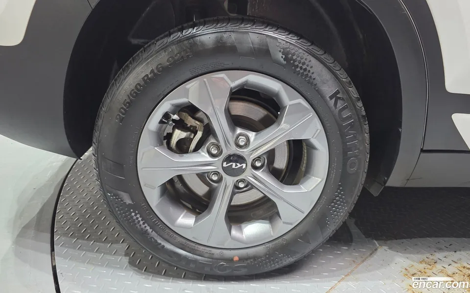 Kia Seltos 1.6 4WD 2023 — thumbnail 2