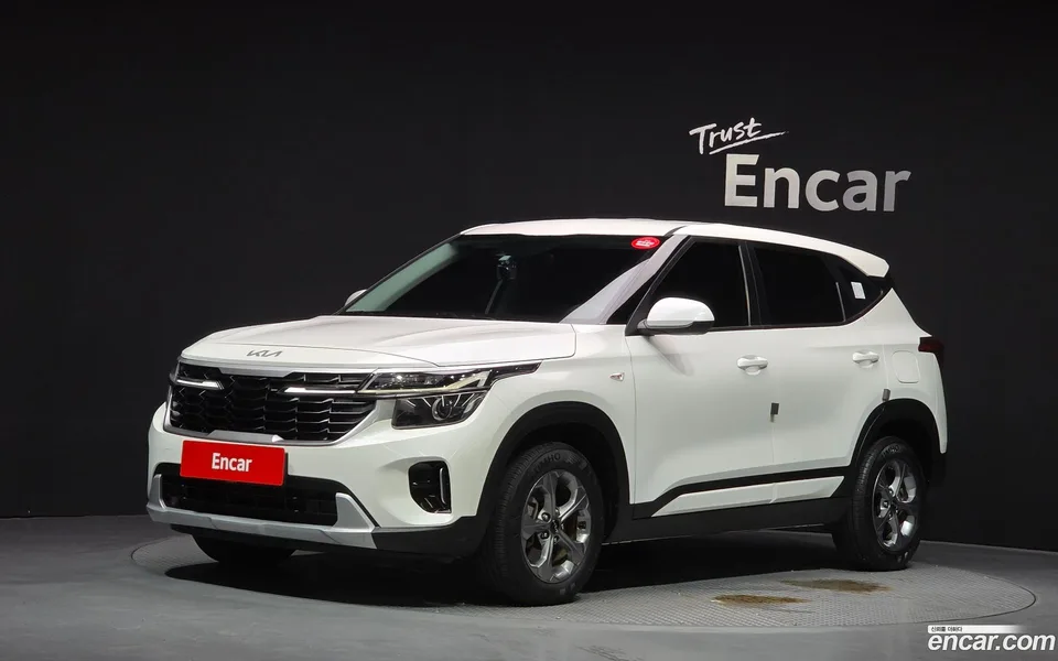 Kia Seltos 1.6 4WD 2023 — photo 1, buy with delivery to Moscow
