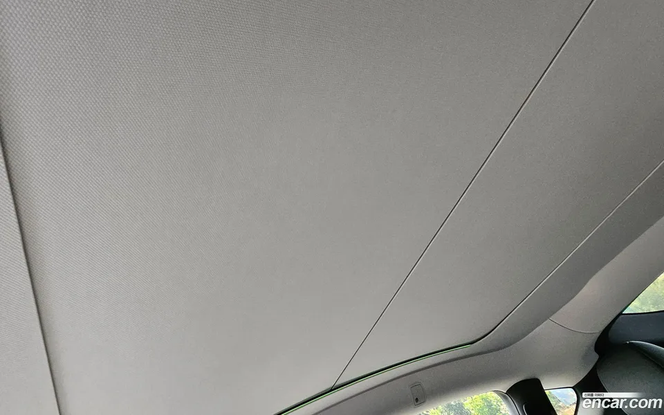 Tesla Model Y RWD 2025 — миниатюра 5