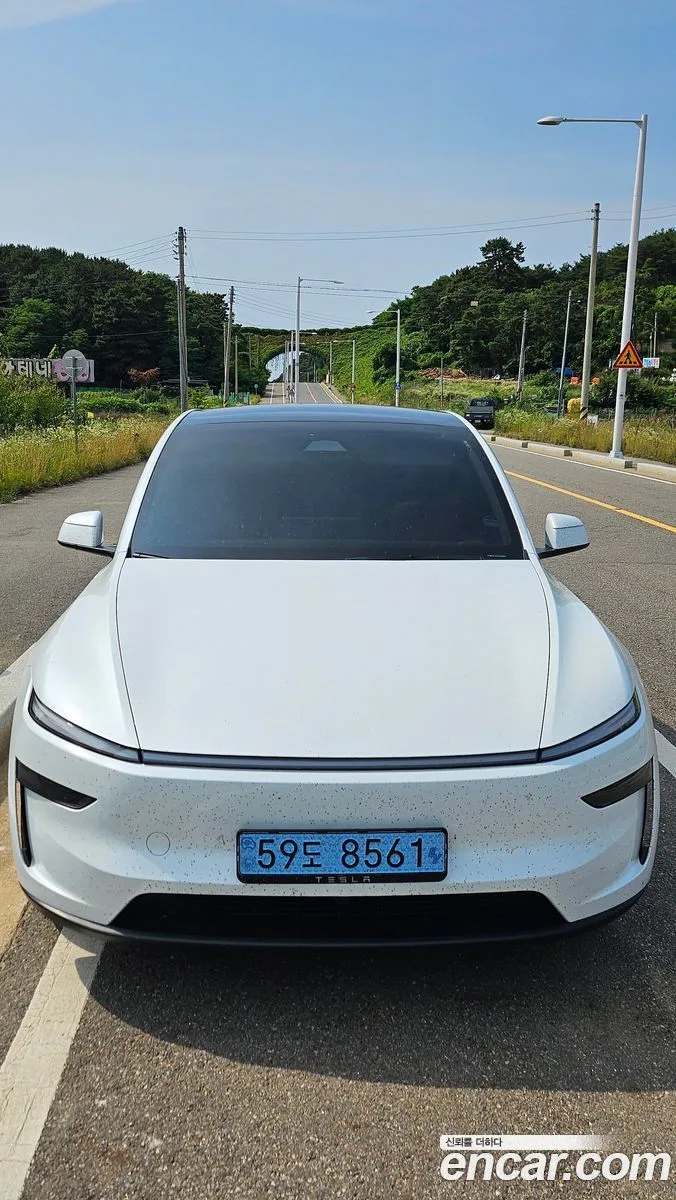 Tesla Model Y RWD 2025 — photo 1, buy with delivery to Moscow