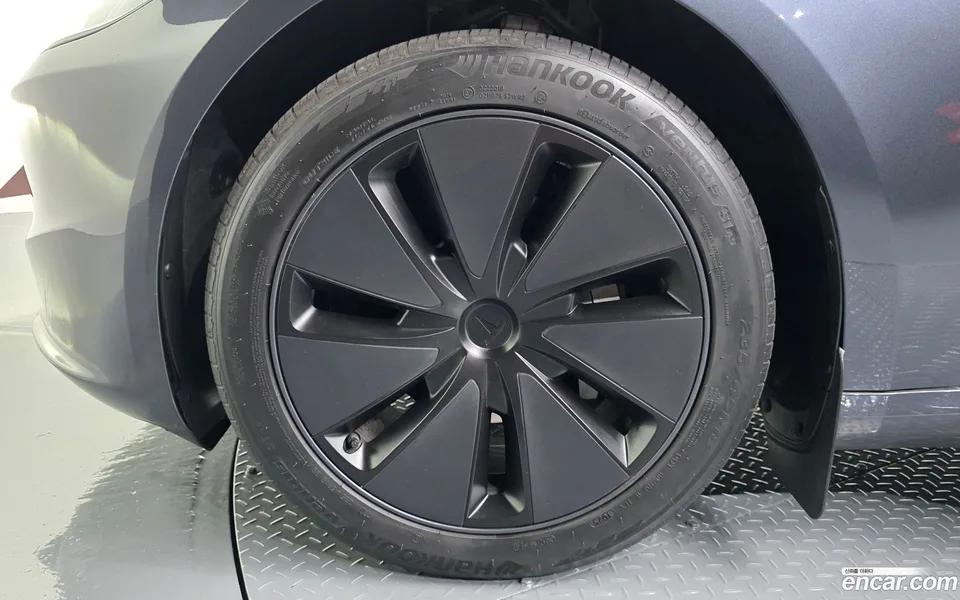 Tesla Model 3 RWD 2025 — thumbnail 2