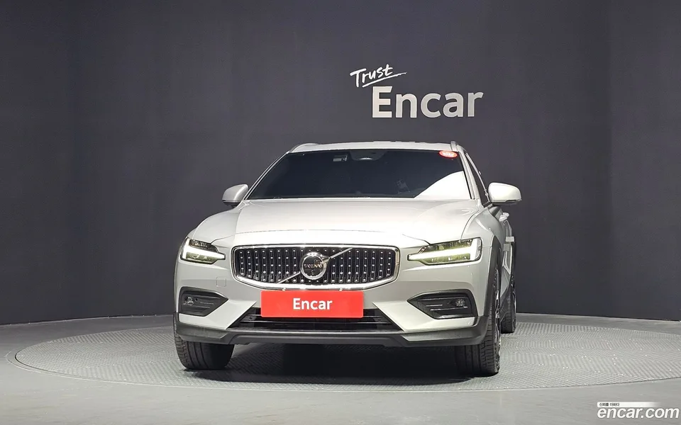 Volvo V60 Cross Country B5 AWD 2024 — thumbnail 3