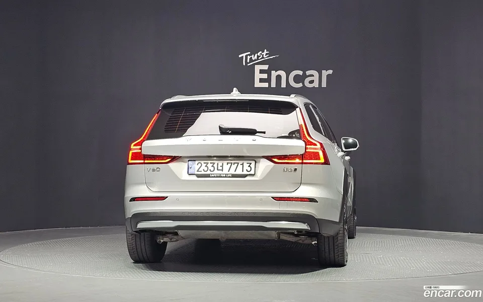 Volvo V60 Cross Country B5 AWD 2024 — thumbnail 4