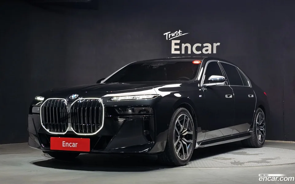 BMW 7 Series 740i xDrive M 2025 — фото 1, купить с доставкой в Москву