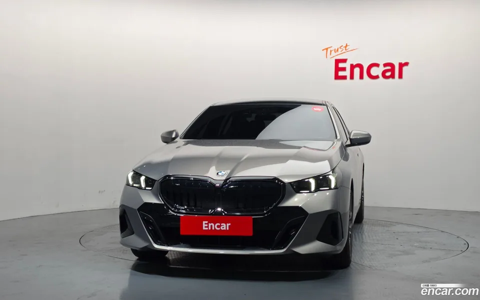 BMW 5 Series 520i 2025 — thumbnail 3