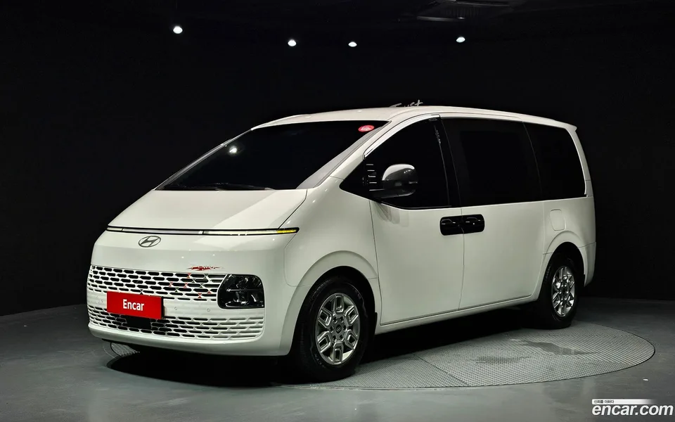 Hyundai Staria L3.5 3 2024 — photo 1, buy with delivery to Moscow