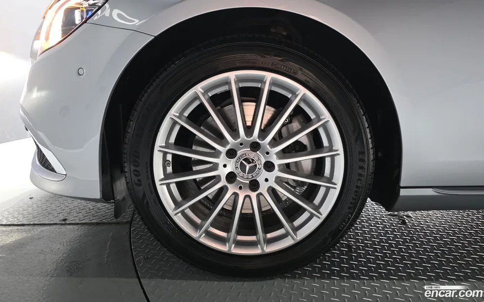 Mercedes-Benz E-Class E250 2022 — thumbnail 2