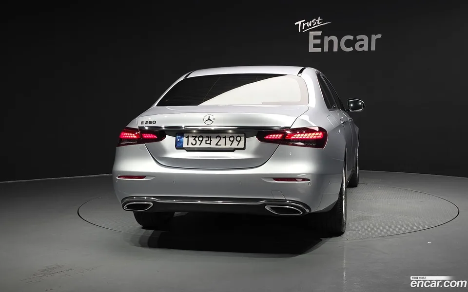 Mercedes-Benz E-Class E250 2022 — thumbnail 4