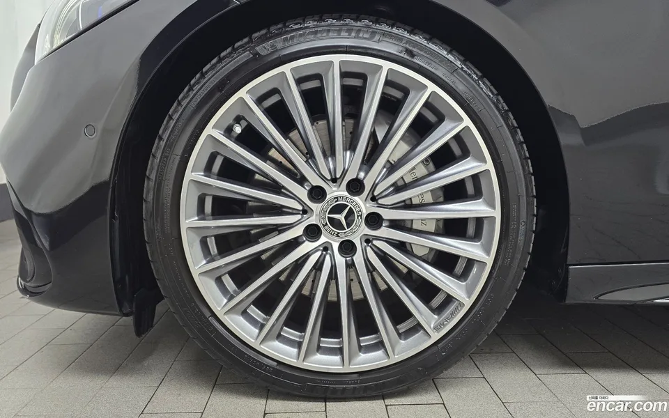 Mercedes-Benz C-Class C300 4MATIC AMG Line 2024 — thumbnail 2