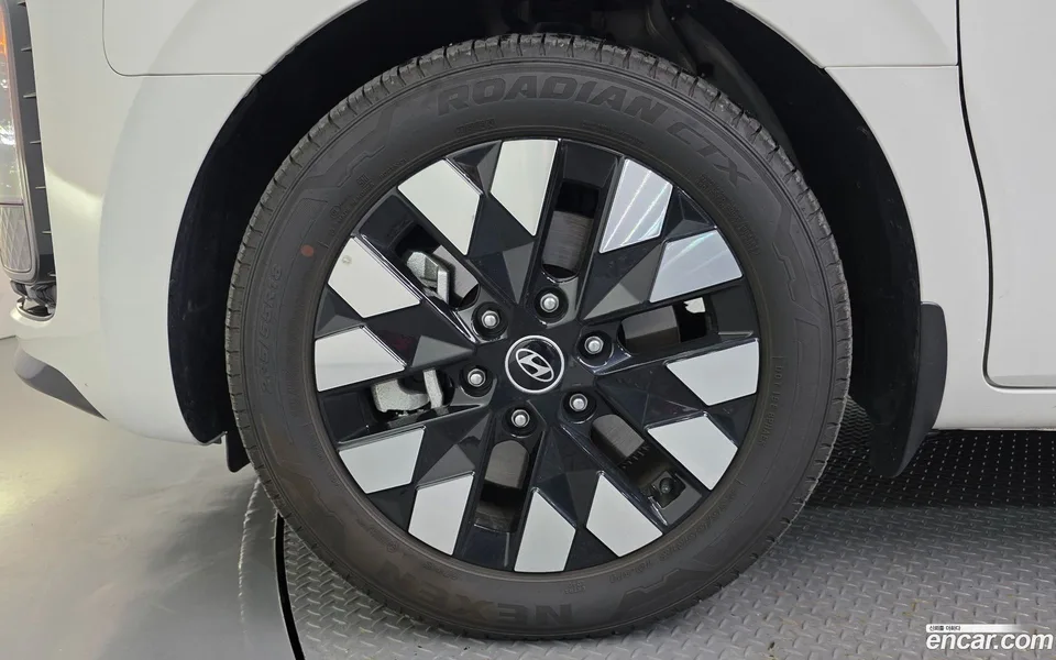 Hyundai Staria 4WD 7 2025 — thumbnail 2