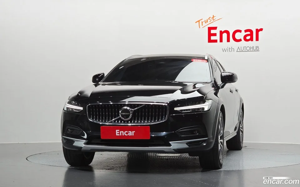 Volvo V90 Cross Country B5 AWD 2023 — thumbnail 3
