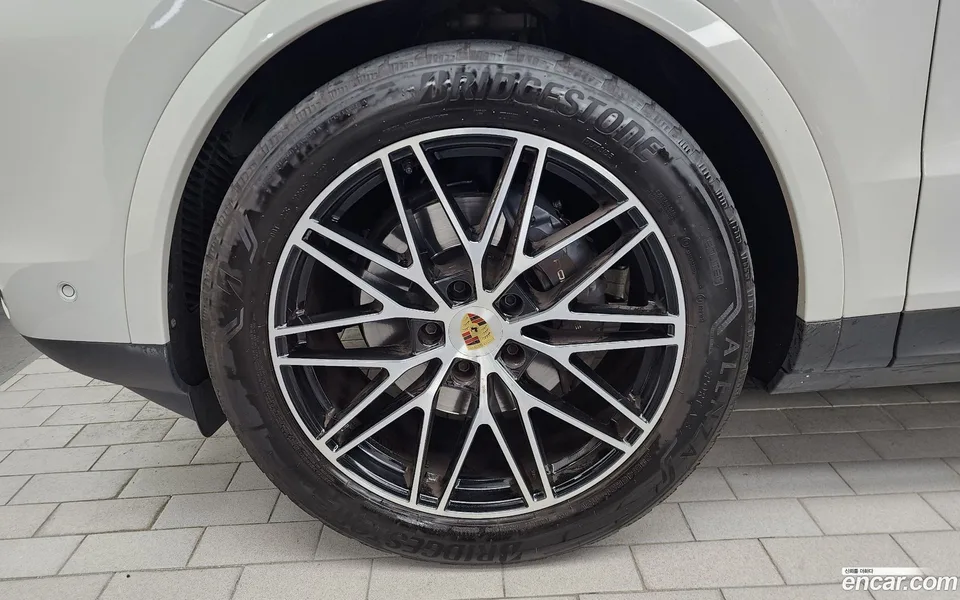 Porsche Cayenne 3.0 2024 — thumbnail 2