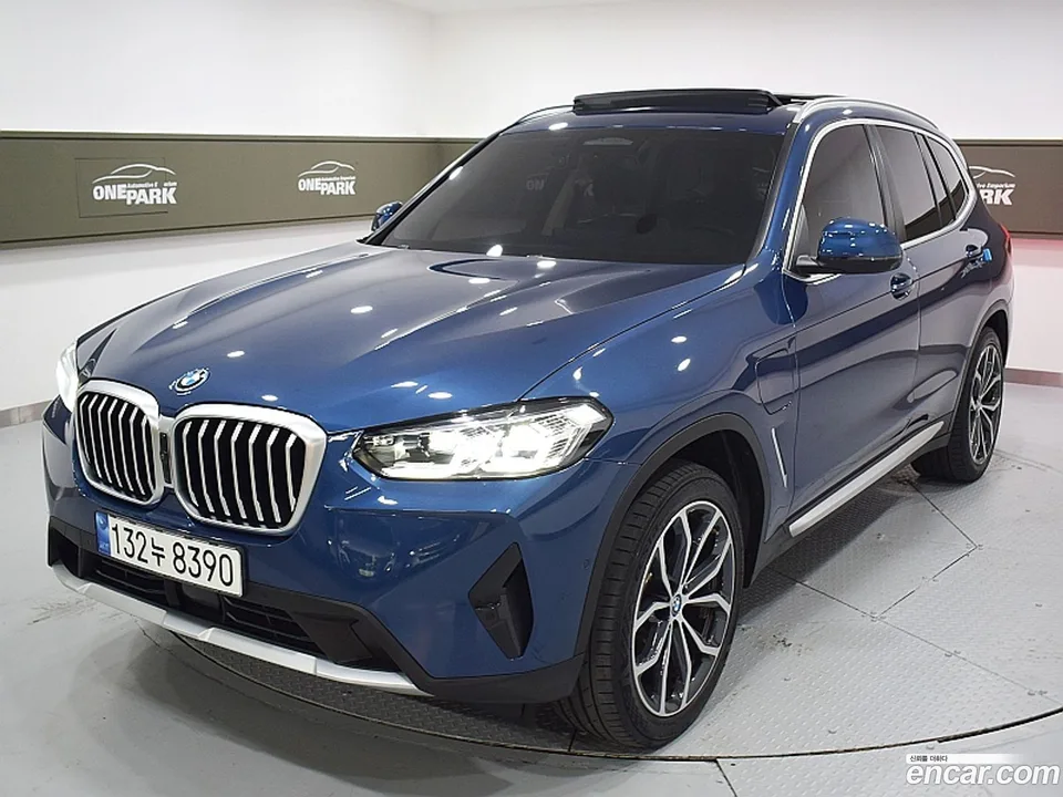 BMW X3 xDrive 30e 2023 — photo 1, buy with delivery to Moscow