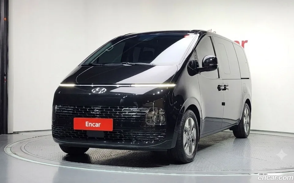 Hyundai Staria L3.5 11 2023 — thumbnail 3