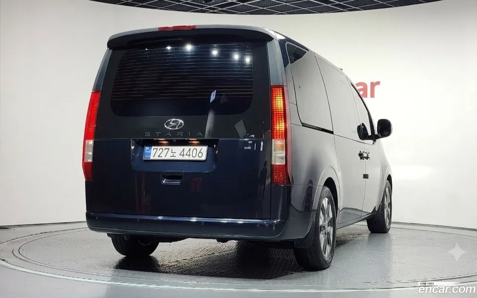 Hyundai Staria L3.5 11 2023 — thumbnail 4