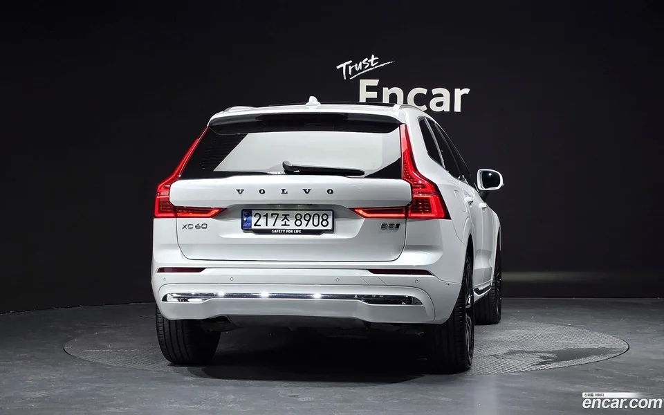 Volvo XC60 B5 2023 — thumbnail 4