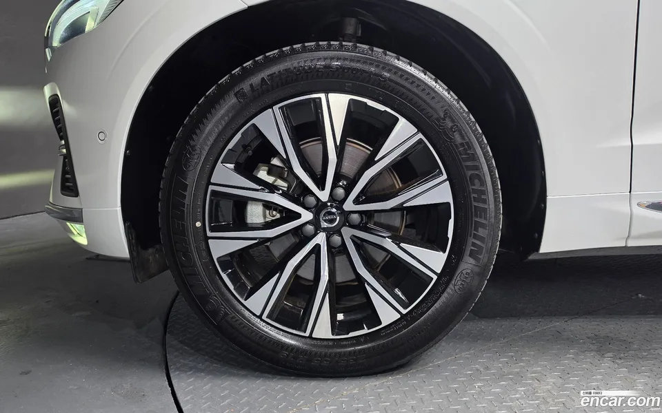 Volvo XC60 B5 2023 — thumbnail 5
