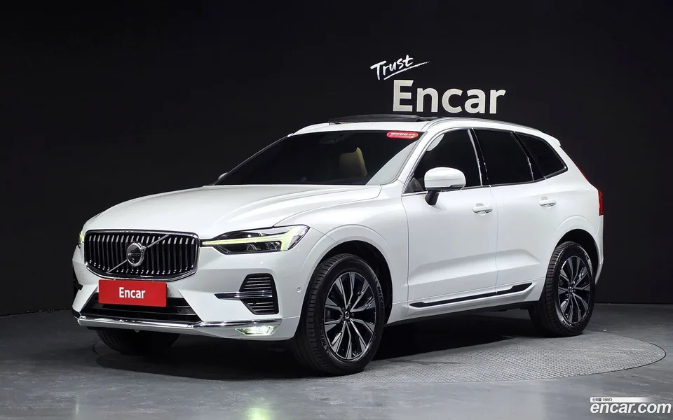 Volvo XC60 B5 2023 — photo 1, buy with delivery to Moscow