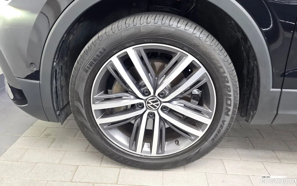 Volkswagen Tiguan Allspace 2.0 TSI 2024 — thumbnail 2