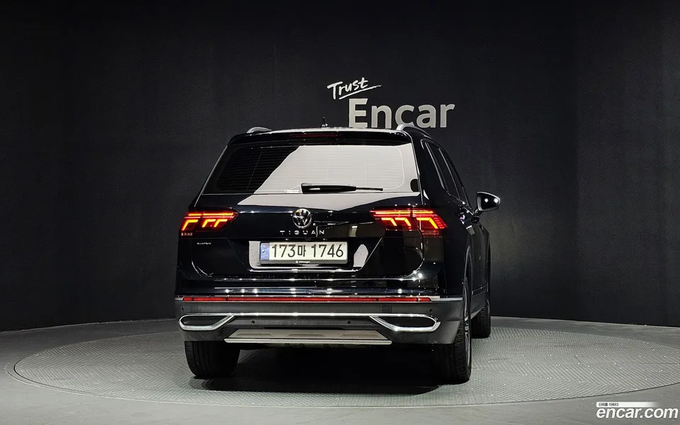Volkswagen Tiguan Allspace 2.0 TSI 2024 — thumbnail 4
