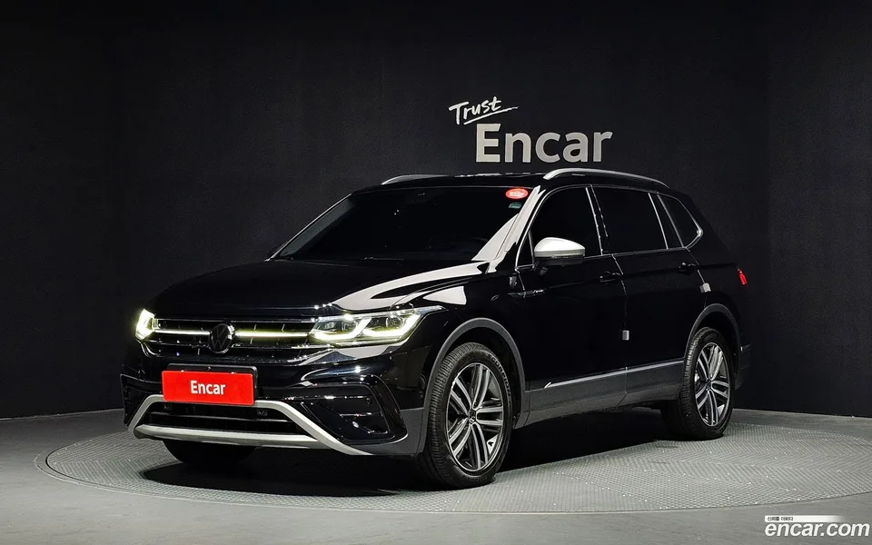 Volkswagen Tiguan Allspace 2.0 TSI 2024 — photo 1, buy with delivery to Moscow