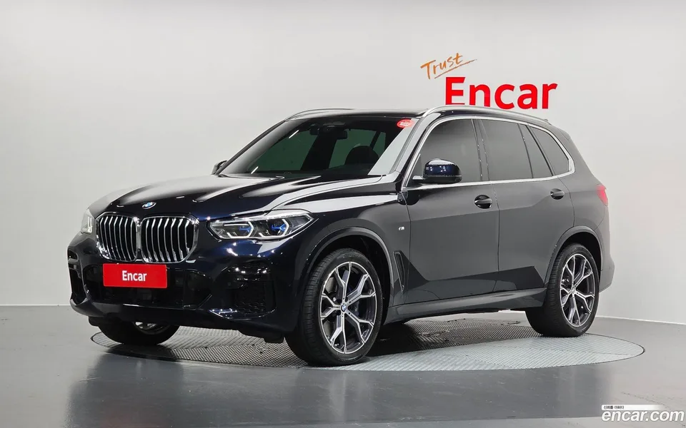 BMW X5 xDrive 40i M 2022 — photo 1, buy with delivery to Moscow