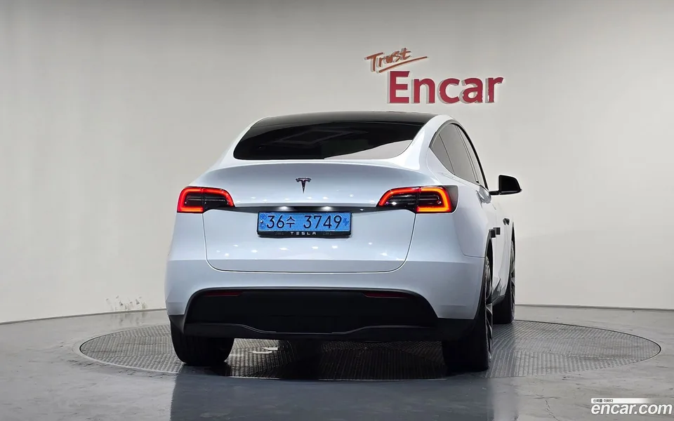 Tesla Model Y RWD 2023 — thumbnail 4