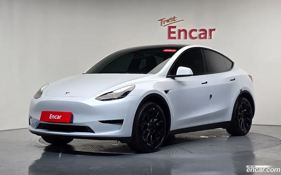 Tesla Model Y RWD 2023 — photo 1, buy with delivery to Moscow
