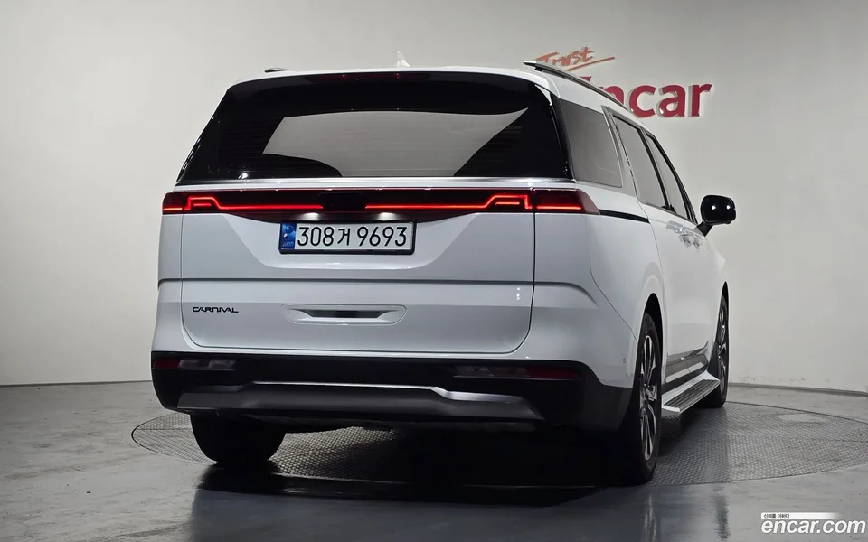 Kia Carnival 9 2023 — thumbnail 4