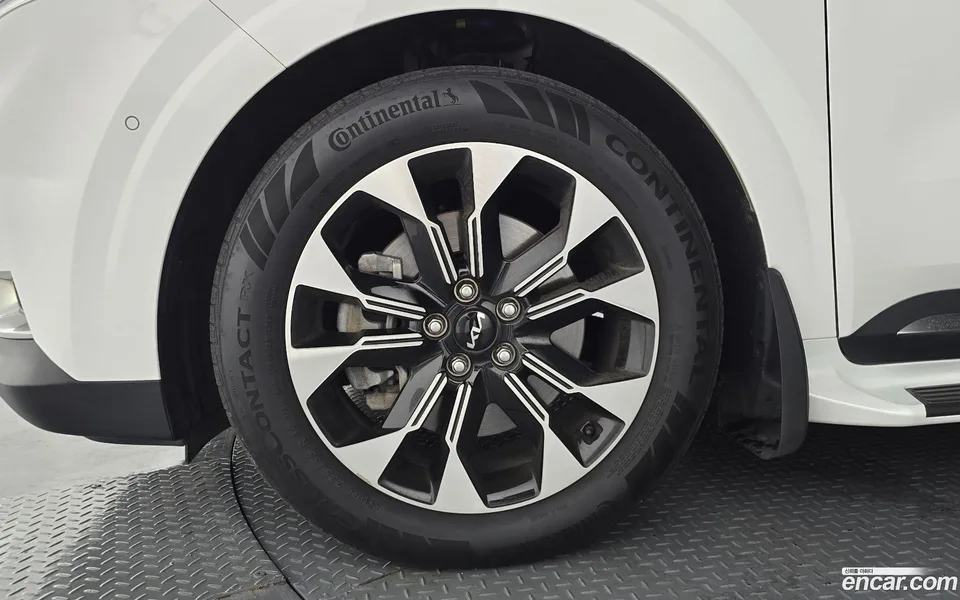 Kia Carnival 9 2023 — thumbnail 5