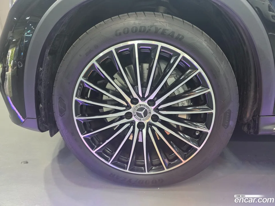 Mercedes-Benz GLC-Class GLC300 4MATIC AMG Line 2024 — thumbnail 2