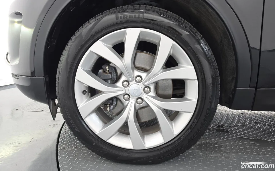 Land Rover Discovery Sport P250 SE 2023 — thumbnail 2