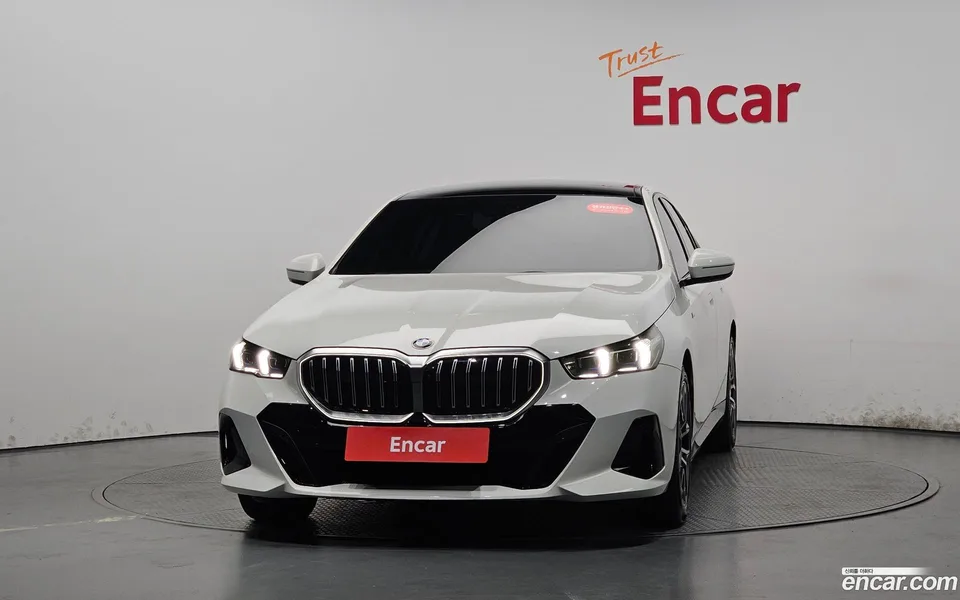 BMW 5 Series 520i M 2024 — thumbnail 3